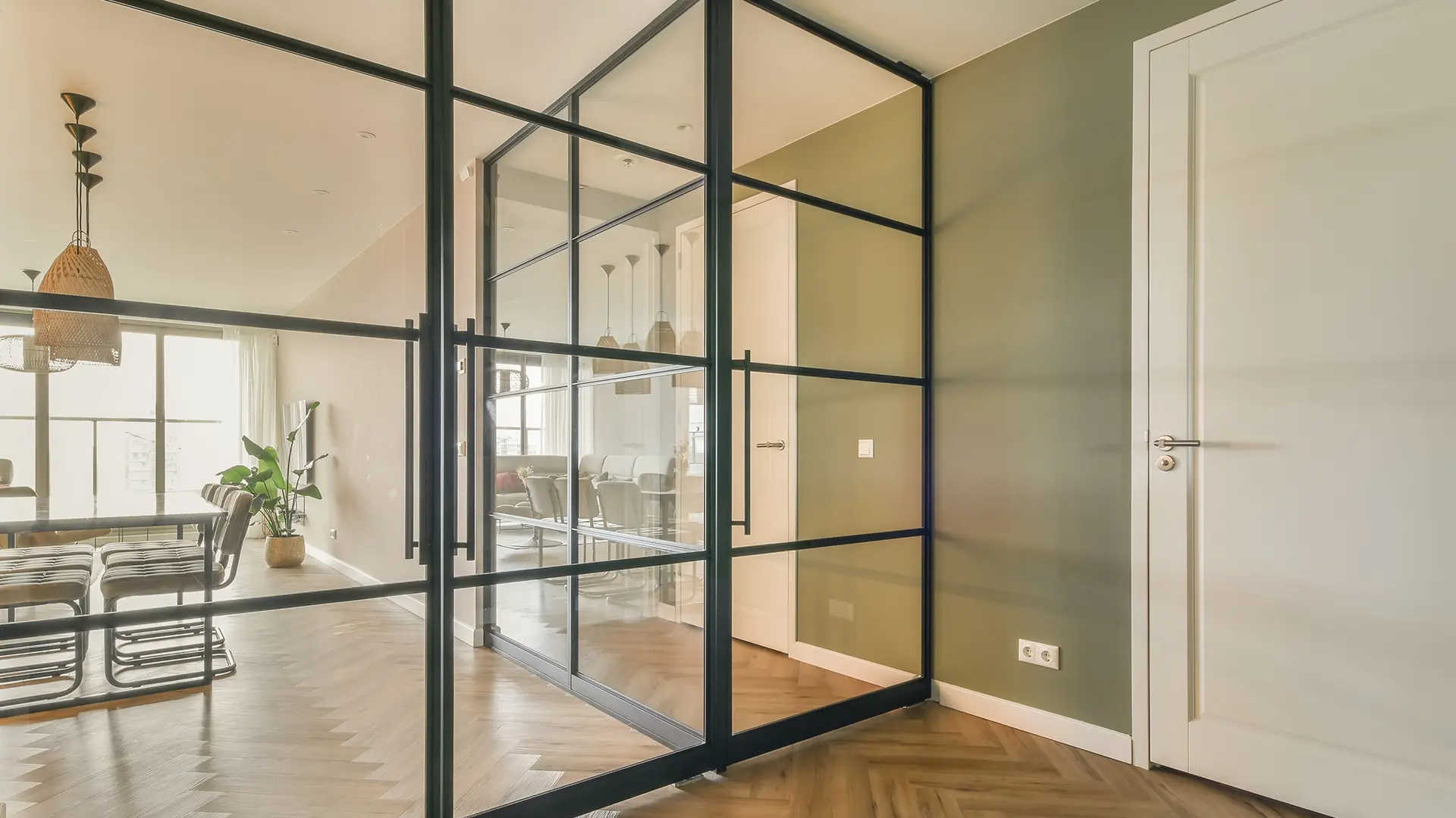Verschiedene Glasarten für Innen und Außen