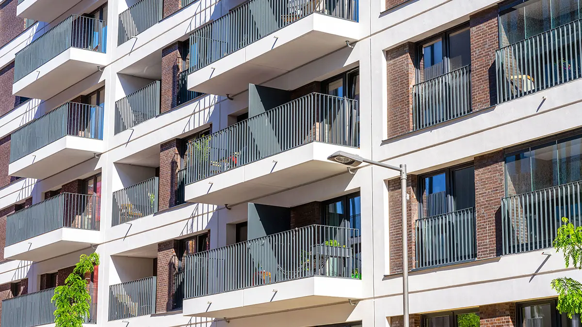 Sicherheit und Stil – Balkongeländer beim Hausbau
