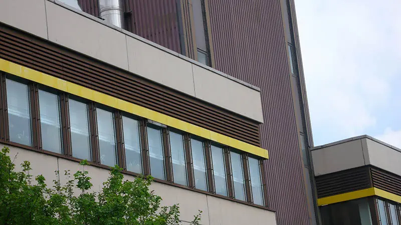 Universität - 8